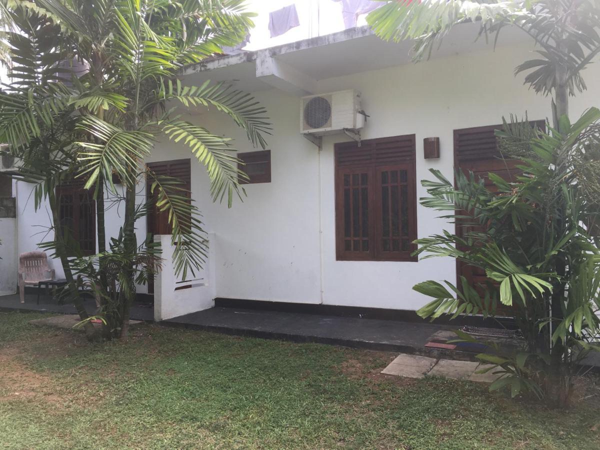Family Guest House Mirissa Esterno foto