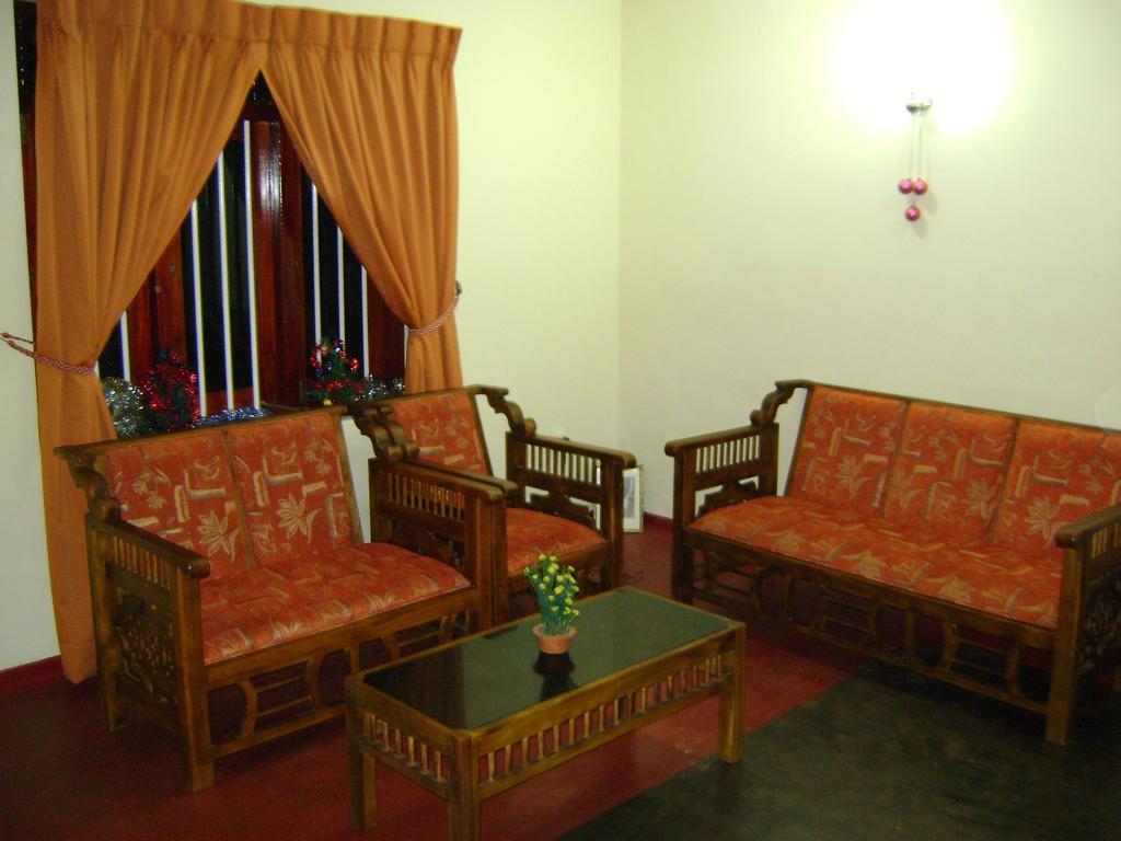 Family Guest House Mirissa Esterno foto